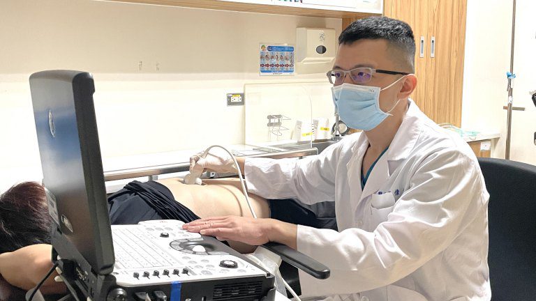 不胖也中鏢?「瘦子脂肪肝」的真相! 秀傳醫:內臟脂肪是隱形殺手 不胖也中鏢?「瘦子脂肪肝」的真相! 秀傳醫:內臟脂肪是隱形殺手