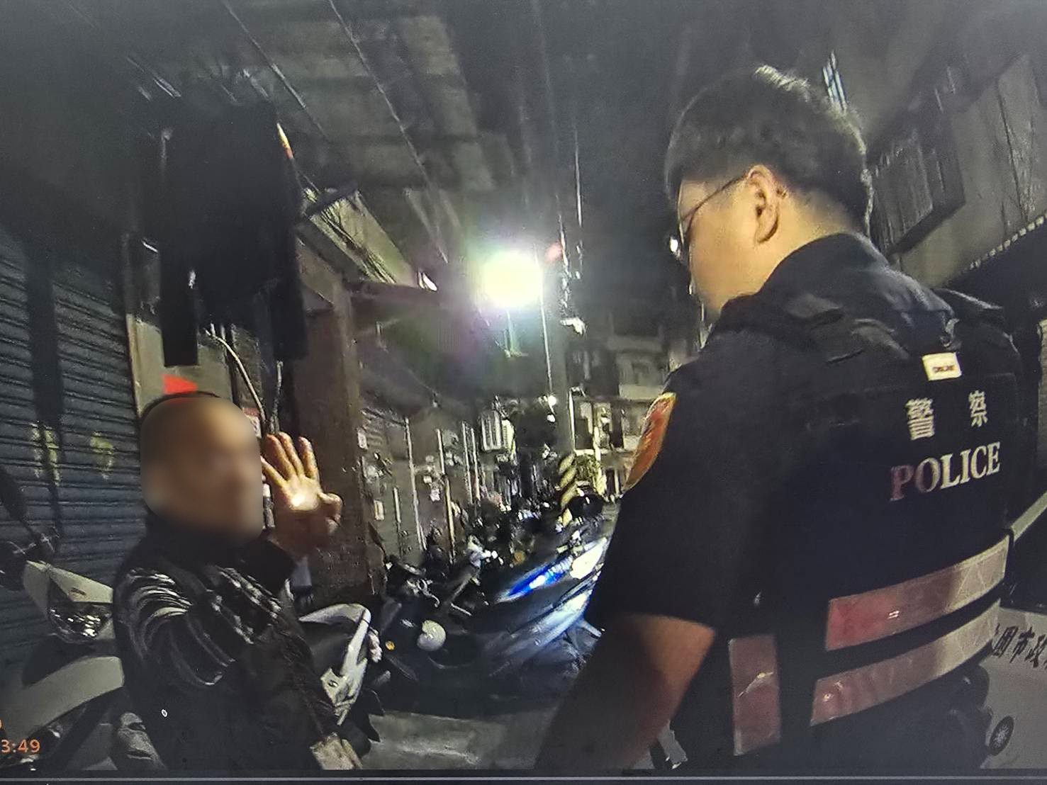 熟面孔?龜山警靠鷹眼立大功 溫馨護送失智翁返家 熟面孔?龜山警靠鷹眼立大功 溫馨護送失智翁返家