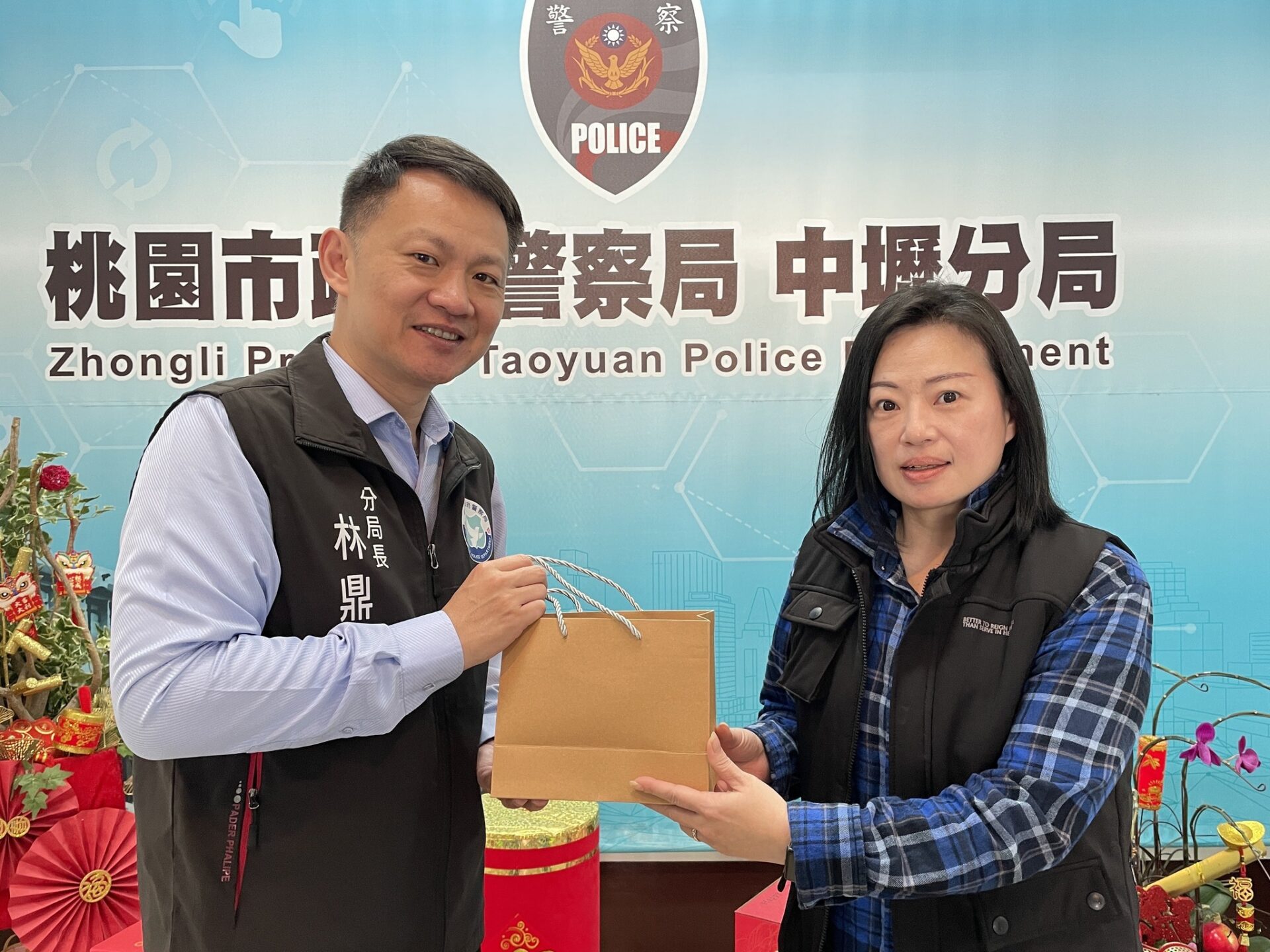 中壢分局鐵娘子邱淑惠育兒兼進修 榮登警佐榜展現堅毅精神 中壢分局鐵娘子邱淑惠育兒兼進修 榮登警佐榜展現堅毅精神