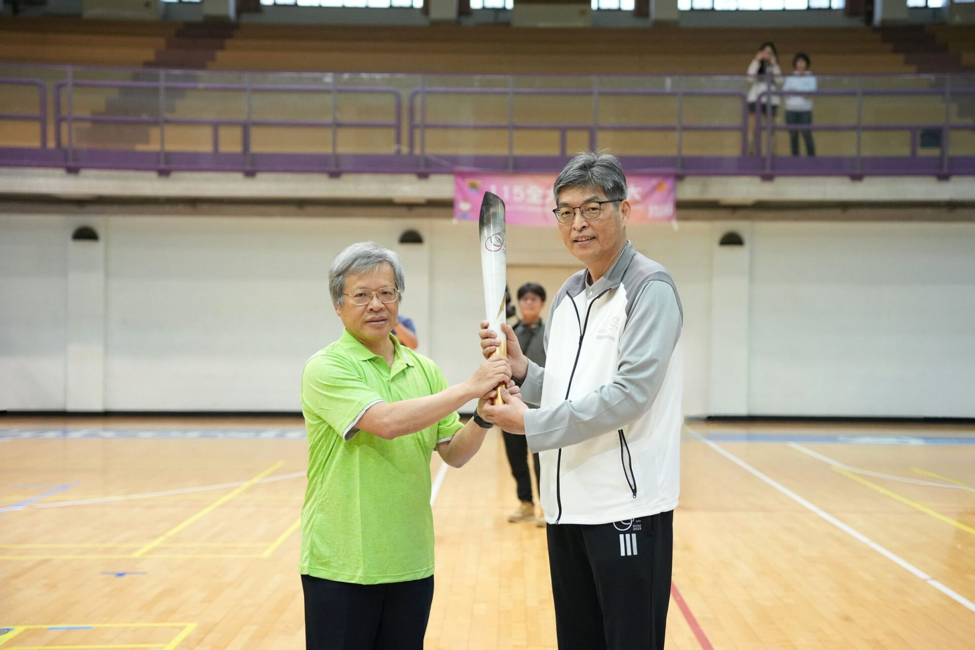 全大運聖火抵中央大學 預告明年再相聚