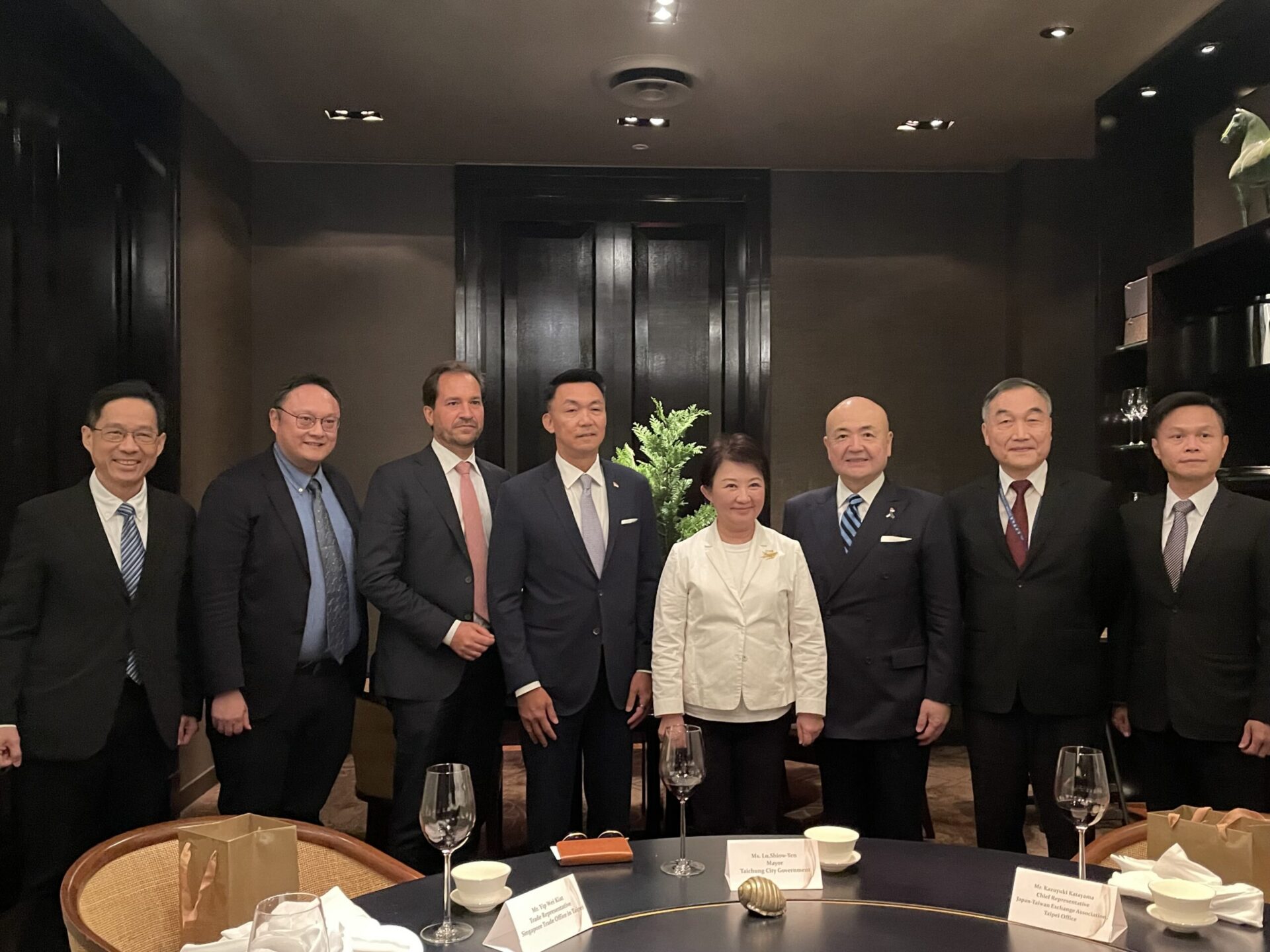 盧市長與比利時、日本、新加坡3國駐台代表會面 感謝擔任購物節代言人、提議加強台比日星經貿往來 盧市長與比利時、日本、新加坡3國駐台代表會面 感謝擔任購物節代言人、提議加強台比日星經貿往來