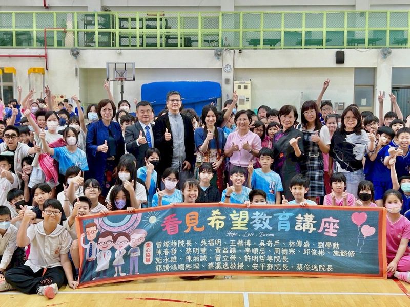 「看見希望」教育講座 邀請沈芯菱分享生命故事全台巡迴 高雄首場在龍華國小 「看見希望」教育講座 邀請沈芯菱分享生命故事全台巡迴 高雄首場在龍華國小