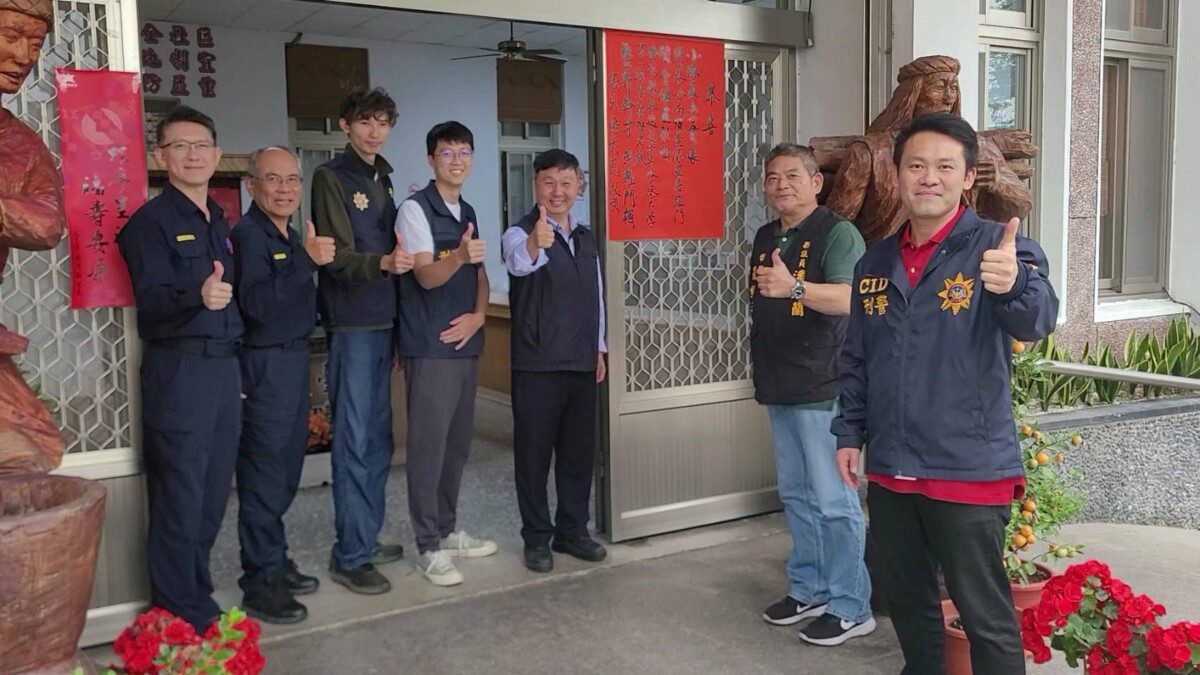 議員潘貴蘭贈「警界幹才、榮耀門楣」紅榜     發聲協助錄製防詐騙短片「愛警護民」