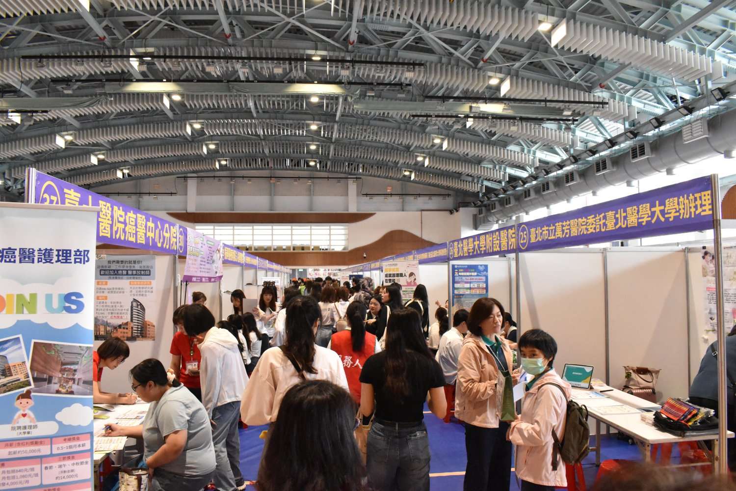 長庚科大人才超夯！170家企業齊聚校園徵才博覽會
