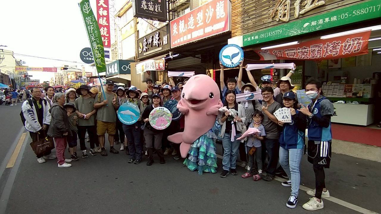 海保署首次參加大甲媽祖遶境 海洋明星物種萌力宣傳海洋保育 海保署首次參加大甲媽祖遶境 海洋明星物種萌力宣傳海洋保育