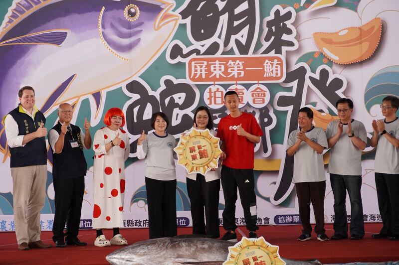 2025屏東第一鮪重達224公斤 總價230萬7200元得標