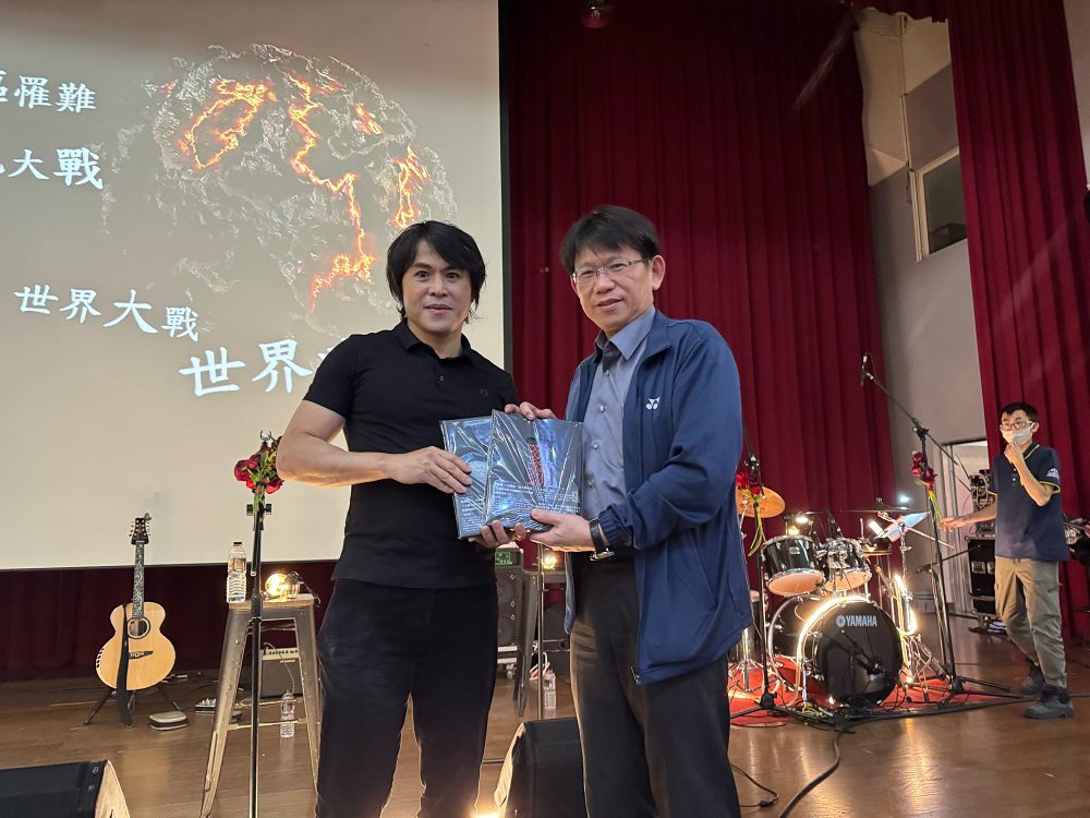 南崁高中邀玫瑰墓樂團演講 學生重新思索人生價值