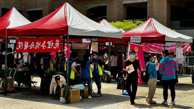 67家醫護機構進駐中臺科大擴大徵才 校園博覽會成覓才寶庫 67家醫護機構進駐中臺科大擴大徵才 校園博覽會成覓才寶庫