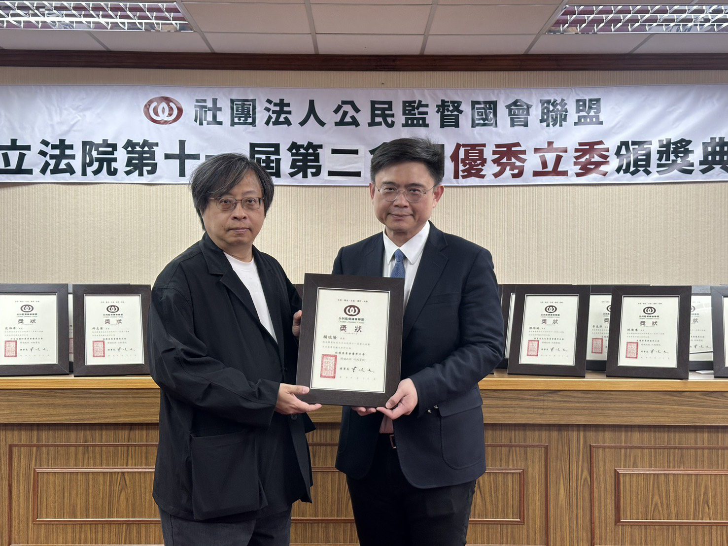 為高雄爭取6000億建設經費 賴瑞隆連續18會期獲選優秀立委 為高雄爭取6000億建設經費 賴瑞隆連續18會期獲選優秀立委