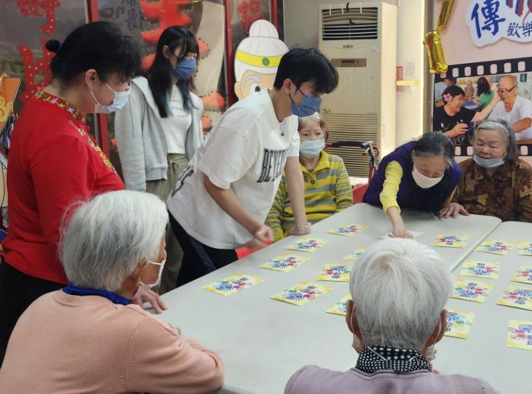 清大運動科學系攜手新竹榮家開創青銀共學樂齡活動新體驗 清大運動科學系攜手新竹榮家開創青銀共學樂齡活動新體驗