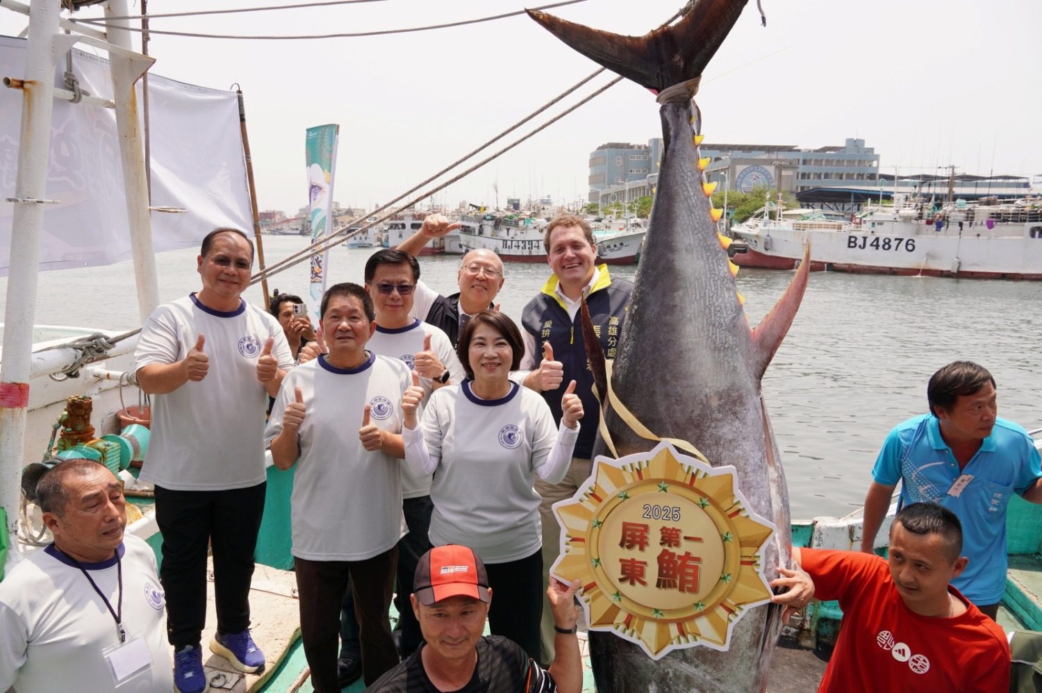 2025屏東第一鮪 標出230萬7200元 重達224公斤 2025屏東第一鮪 標出230萬7200元 重達224公斤