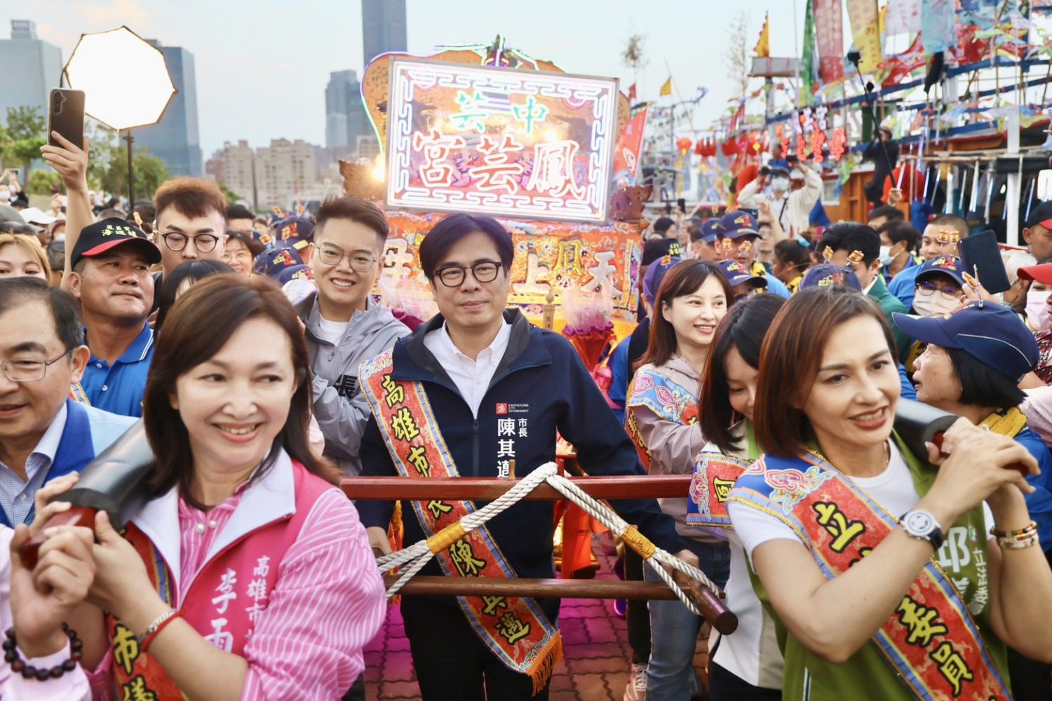 林園媽祖海巡返港   陳其邁接駕祈福四年一科盛事圓滿 林園媽祖海巡返港   陳其邁接駕祈福四年一科盛事圓滿