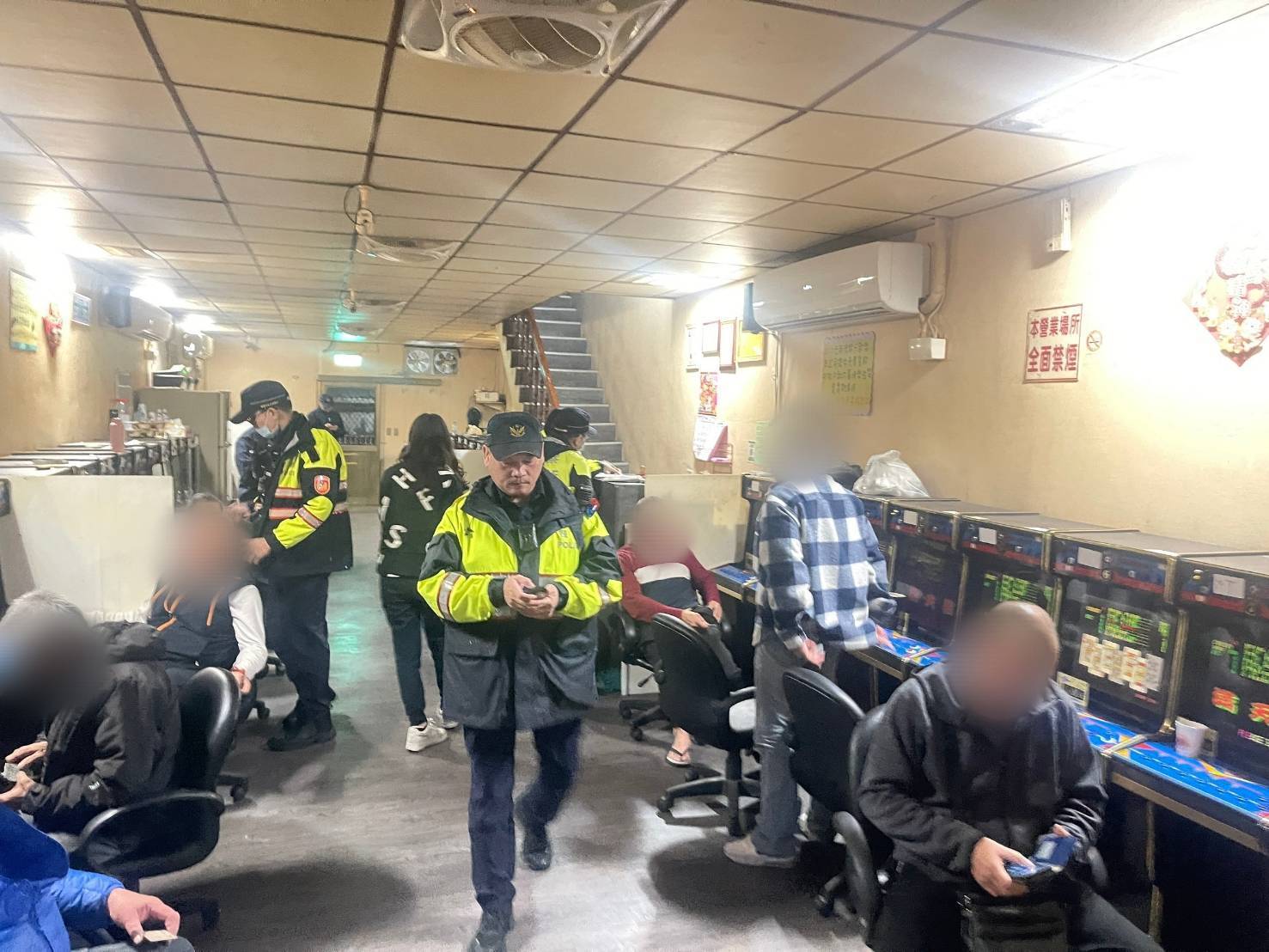 八德警執行雷霆除暴行動 擴大臨檢治安顧慮場所