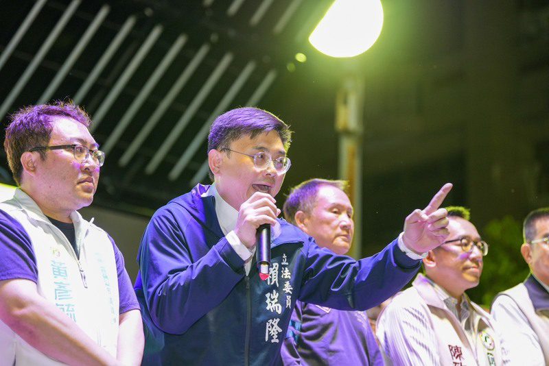 賴瑞隆前鎮小港旗津「挺台灣顧高雄,大罷免」!2000人熱烈參與支持 賴瑞隆前鎮小港旗津「挺台灣顧高雄,大罷免」!2000人熱烈參與支持