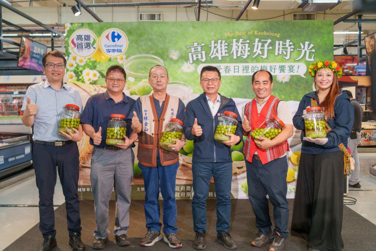 「梅」好時光正式登場 　高雄農業局與原民會攜量販店開賣有機青梅