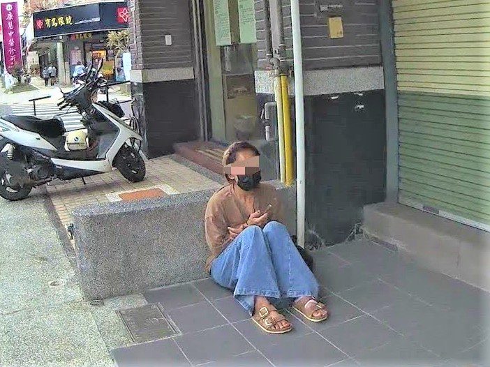 工作不順心情低落　八掌警溫馨安撫關懷外籍女子