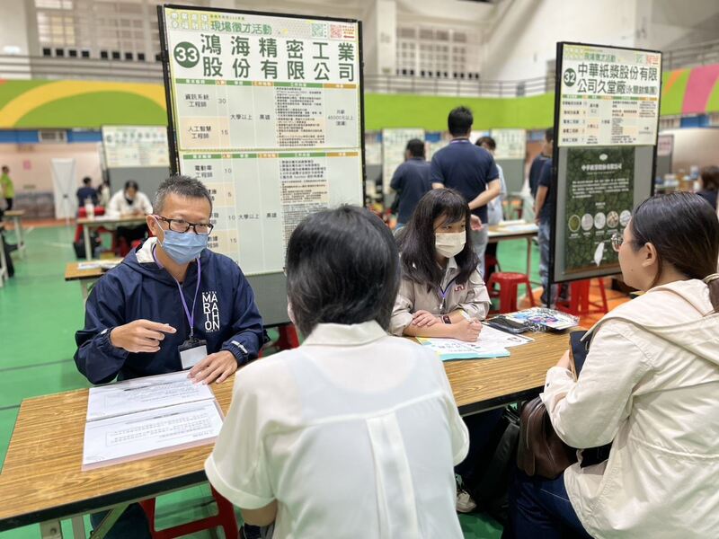 高雄徵才活動設就業獎勵諮詢專區 助力三族群找頭路重返職場