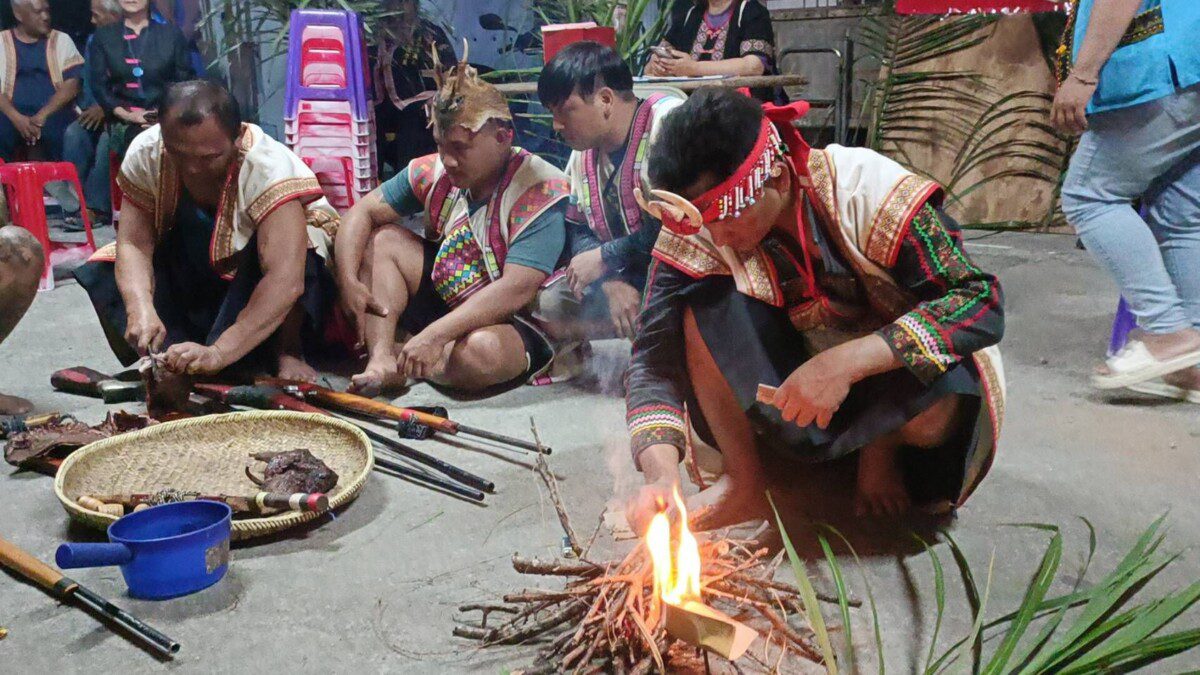 里高萬部落布農族射耳祭典 黃仁夫人王春梅共襄盛舉、重拾傳統與文化 里高萬部落布農族射耳祭典 黃仁夫人王春梅共襄盛舉、重拾傳統與文化