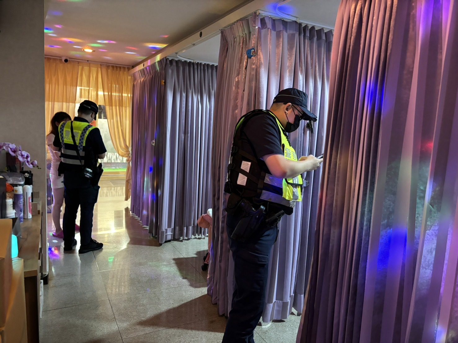 龜山警執行雷霆除暴專案 臨檢攔查展現執法決心