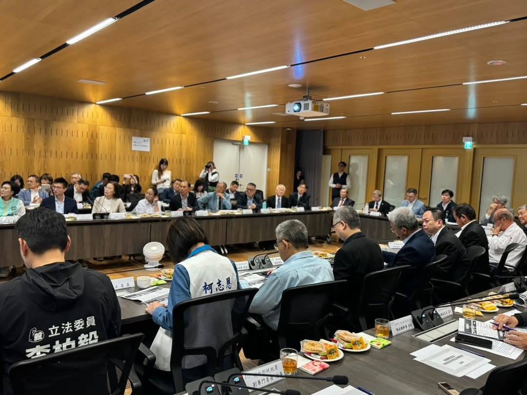 柯志恩委員出席行政院高雄產業座談會