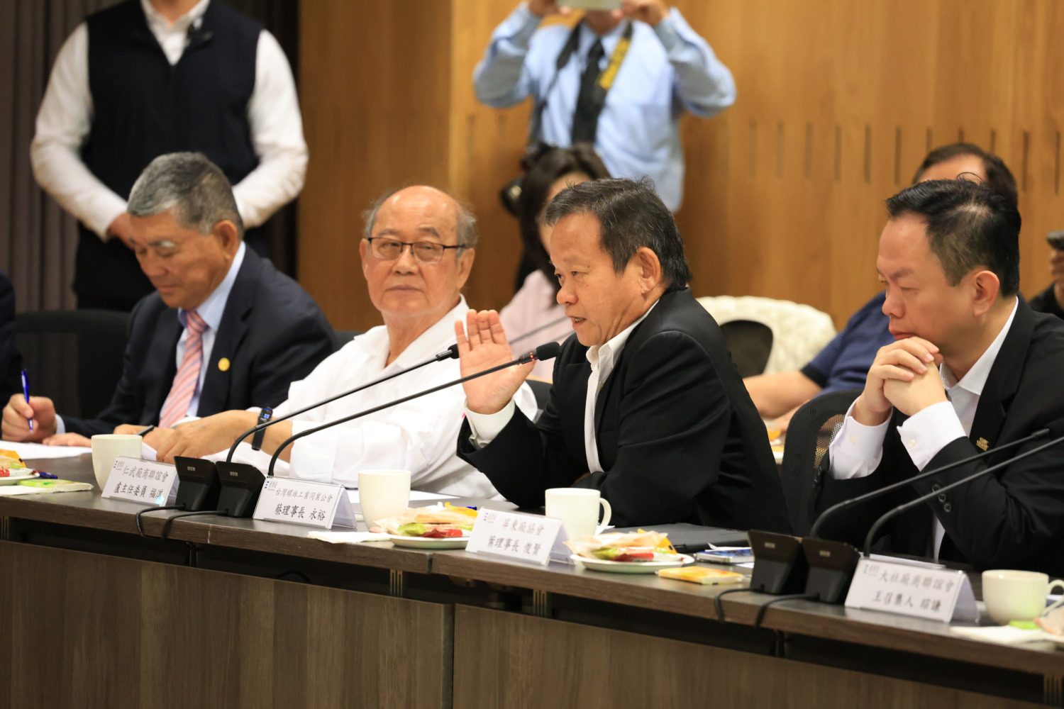 行政院卓院長南下高雄傾聽產業聲音 陳其邁提建言 呼籲化危機即轉機