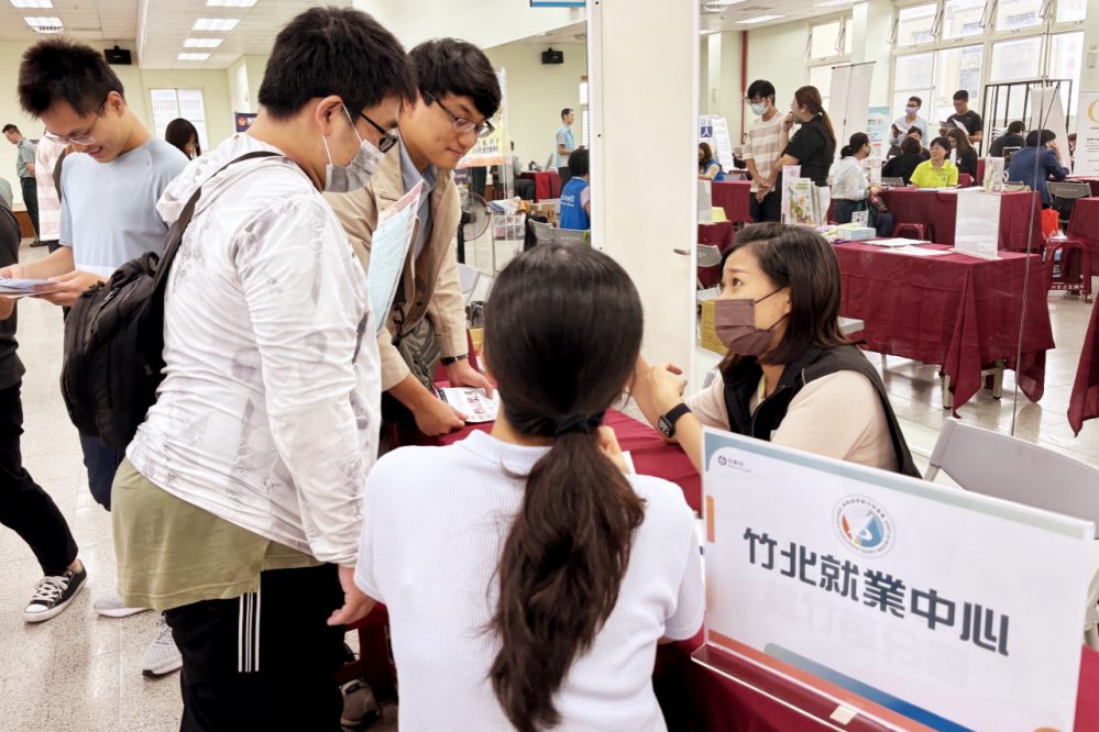 新竹地區4/18湖口工業園區現場徵才 竹北就業中心攜手15家廠商釋出567個工作機會 新竹地區4/18湖口工業園區現場徵才 竹北就業中心攜手15家廠商釋出567個工作機會