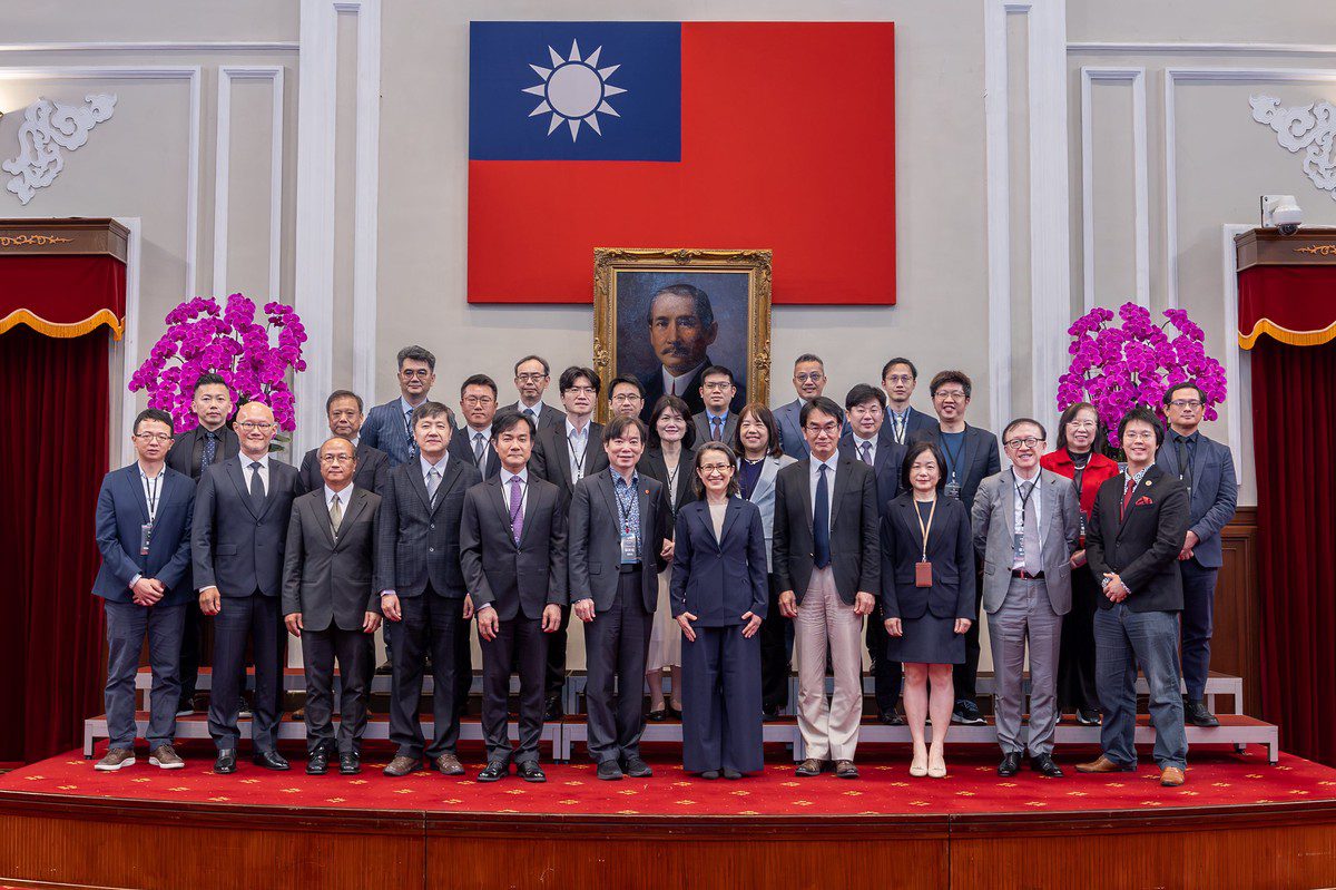 SHOPLINE 榮獲 IT Matters Awards「最佳 IT 雇主獎」副總統接見肯定人才培育與科技貢獻 SHOPLINE 榮獲 IT Matters Awards「最佳 IT 雇主獎」副總統接見肯定人才培育與科技貢獻