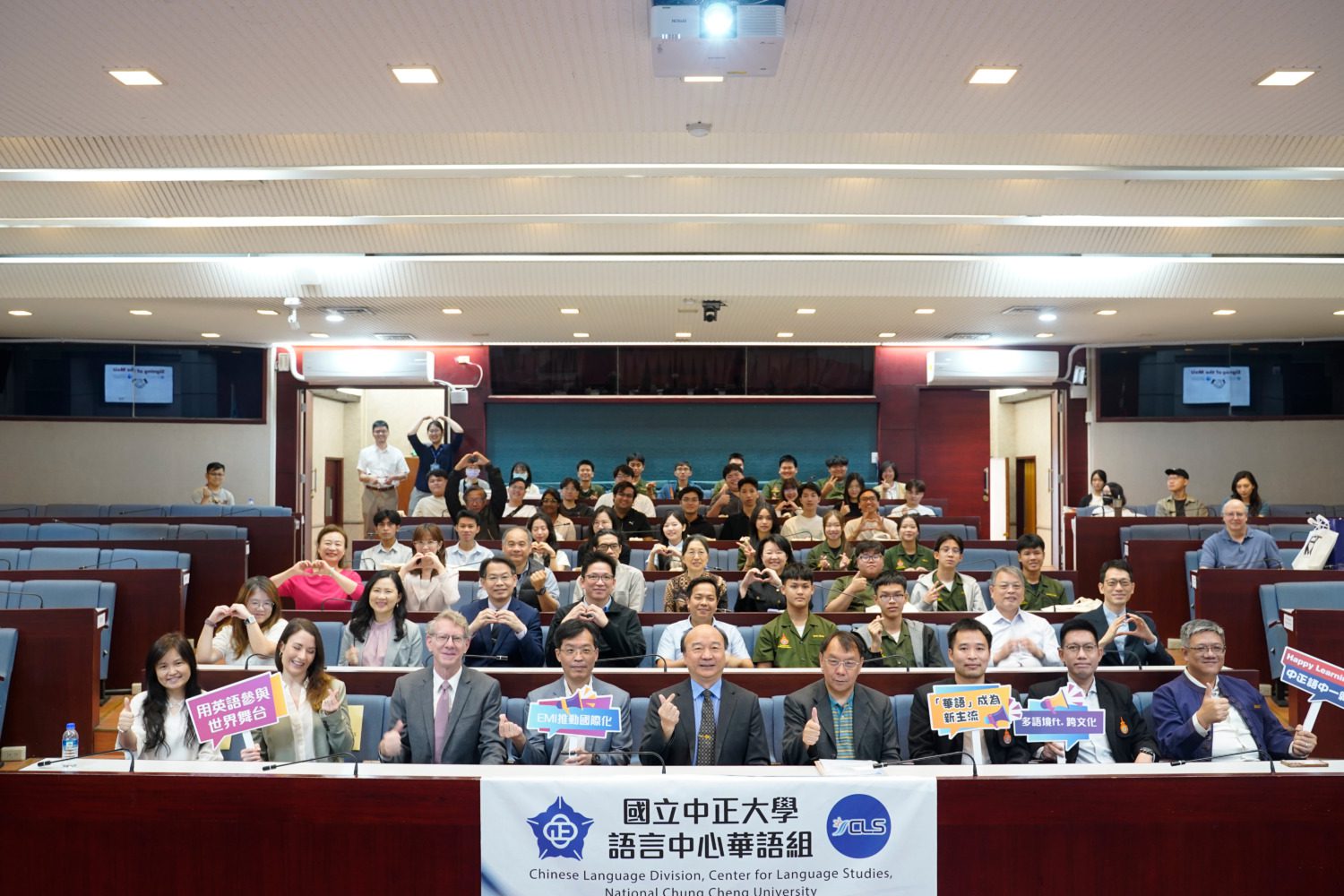 中正國際日大開眼界：從科技華語到泰國STEM營，國際力全面升級