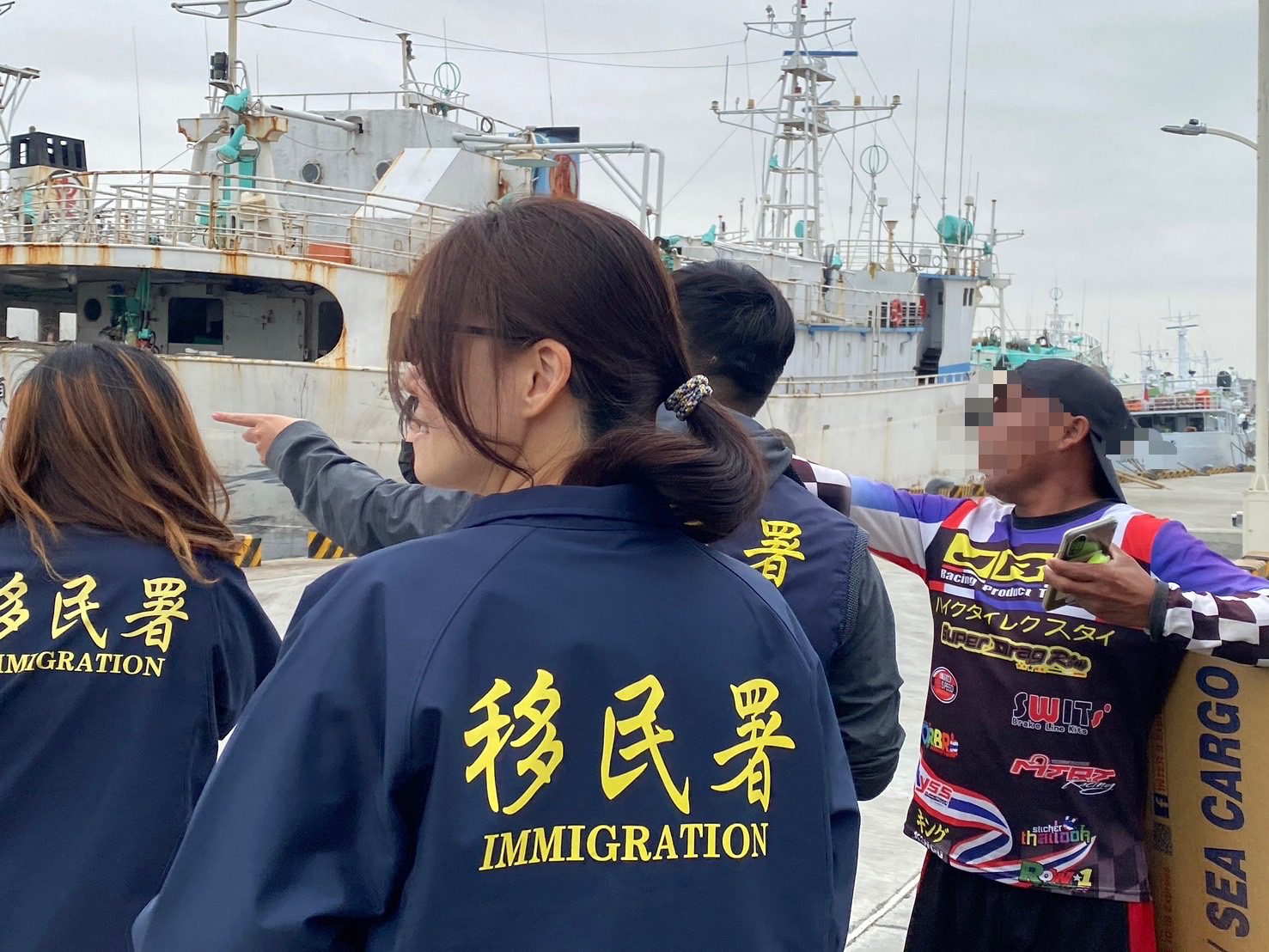 防杜漁港非法黑工 高雄移民署聯合友軍查獲船員非法工作 防杜漁港非法黑工 高雄移民署聯合友軍查獲船員非法工作