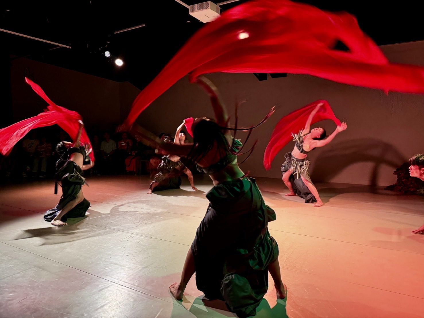 屏東縣王船文化館沉浸式展演 太古踏舞團《太陽之舞》 屏東縣王船文化館沉浸式展演 太古踏舞團《太陽之舞》