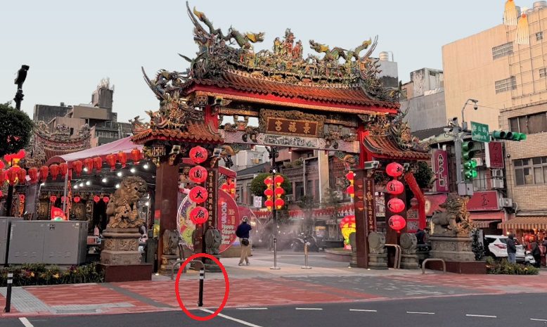 桃園景福宮外防撞桿「撞斷要賠2萬6」被嫌貴 路權團體：應檢討駕駛行為