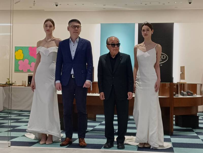 銀座白石、EXELCO DIAMOND高雄夢時代新櫃盛大開幕 2億Superbe皇冠首度亮相 1200顆鑽石閃耀高雄 銀座白石、EXELCO DIAMOND高雄夢時代新櫃盛大開幕 2億Superbe皇冠首度亮相 1200顆鑽石閃耀高雄