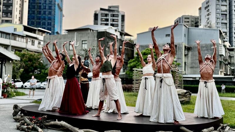 太古踏舞團《太陽之舞》屏縣王船文化館沉浸式展演 太古踏舞團《太陽之舞》屏縣王船文化館沉浸式展演