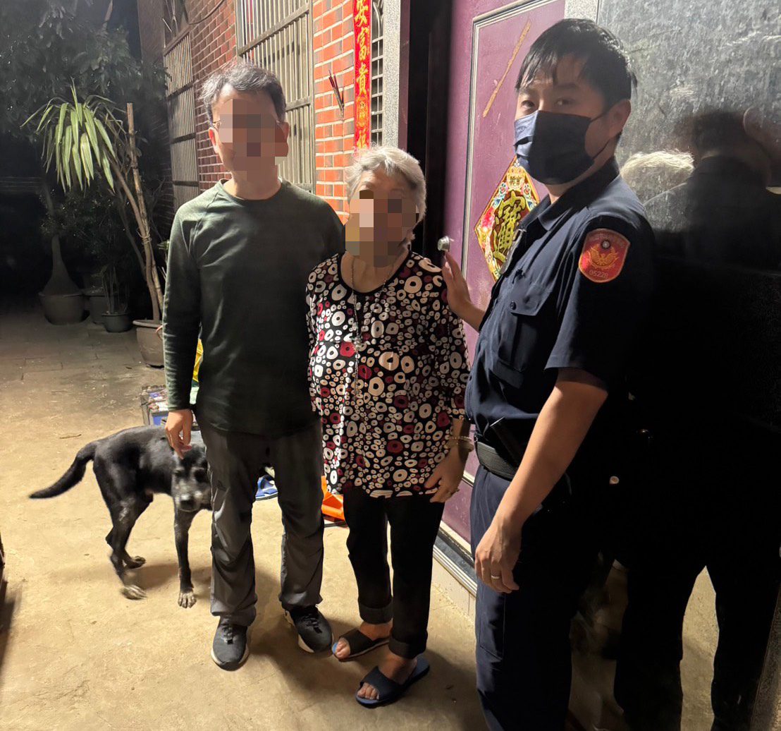 失智婦迷路喊「我要找媽媽」 楊梅警助平安返家