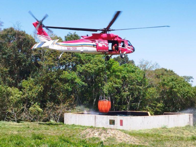 林保署新竹分署陸空聯合直升機水袋吊掛演訓 　強化森林火防救技能
