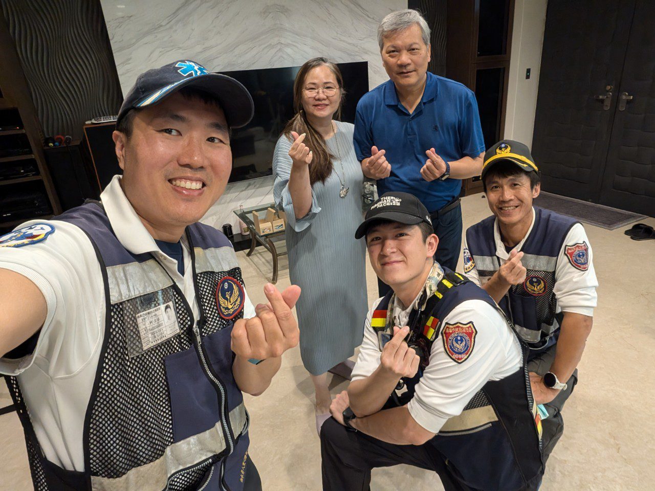 CPR加AED奏效!高市救護聖手電擊救回瀕死市民 CPR加AED奏效!高市救護聖手電擊救回瀕死市民