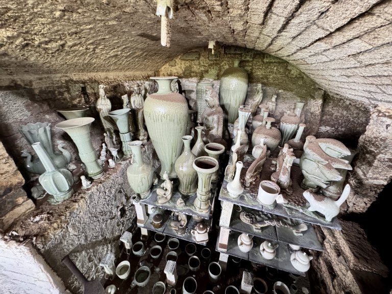 當代「翡翠青瓷」大師何志隆 台東泰源窯廠開窯 當代「翡翠青瓷」大師何志隆 台東泰源窯廠開窯