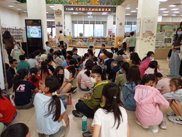 小手繪出大世界~ 彰化忠孝國小美術班畢業美展登場囉! 小手繪出大世界~ 彰化忠孝國小美術班畢業美展登場囉!