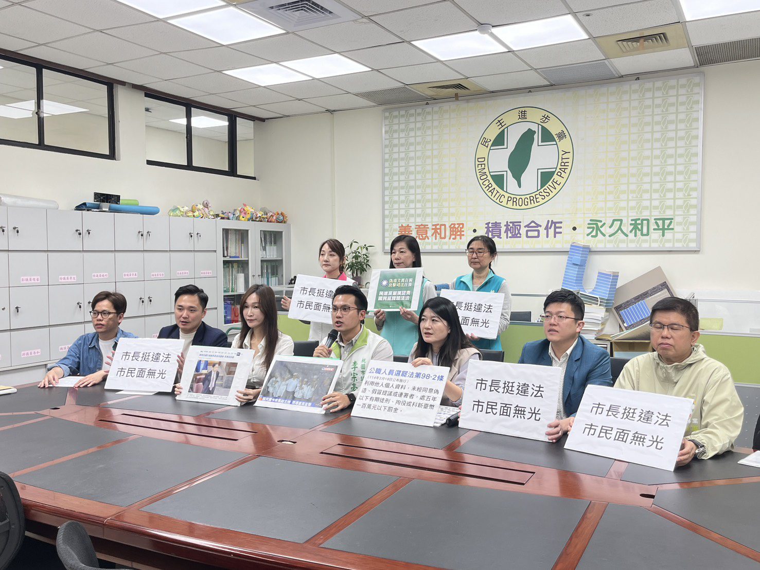 張善政赴北檢集會惹議 桃議民進黨團怒轟：帶頭違法