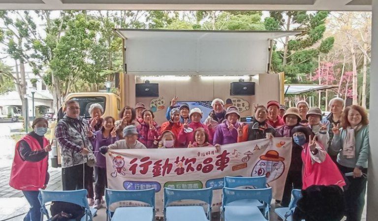 竹市「行動歡唱車」熱鬧啟程　長輩齊聚歡唱共享樂齡時光