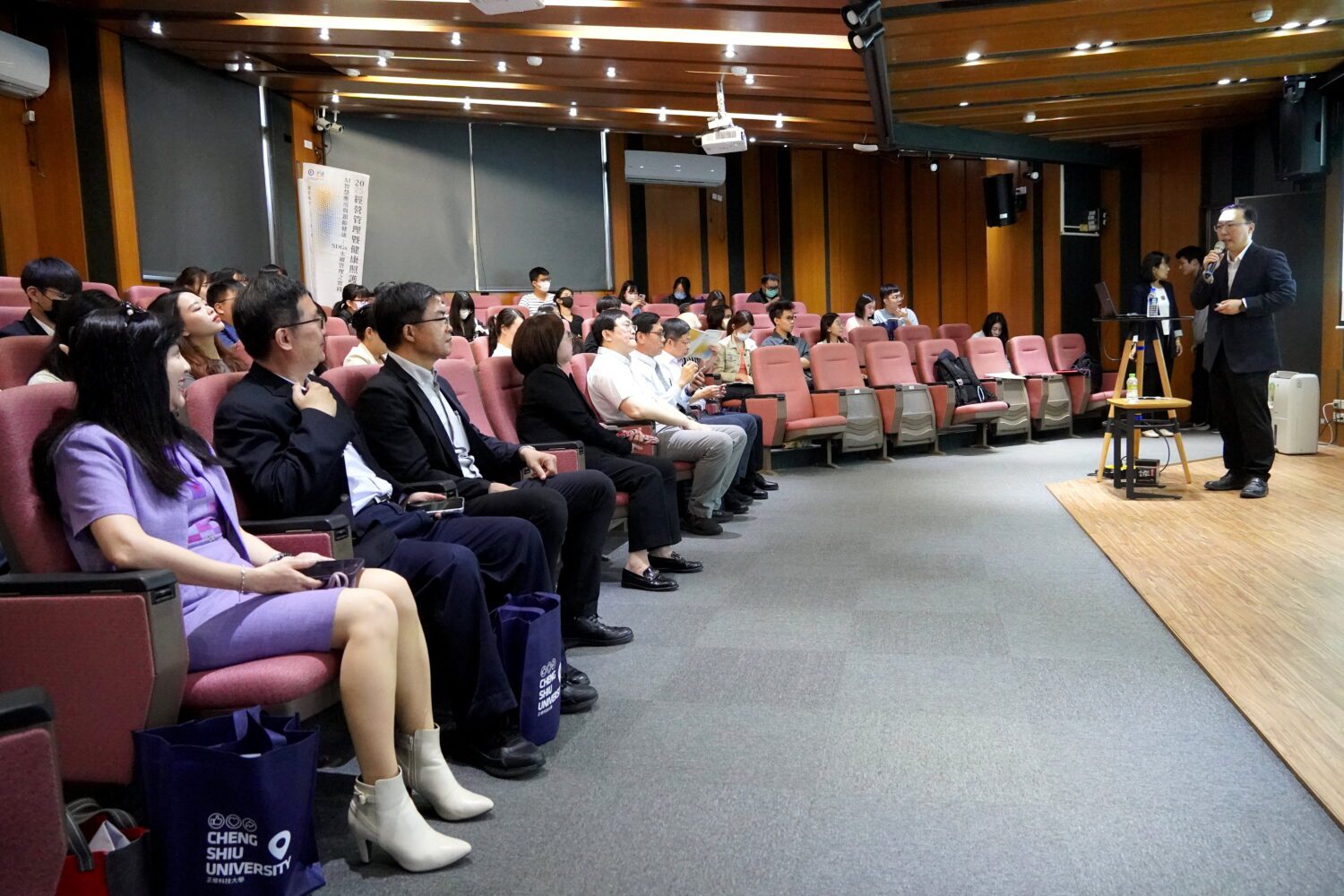 正修召開2025經營管理暨健康照護國際研討會 AI智慧應用銀齡健康成焦點