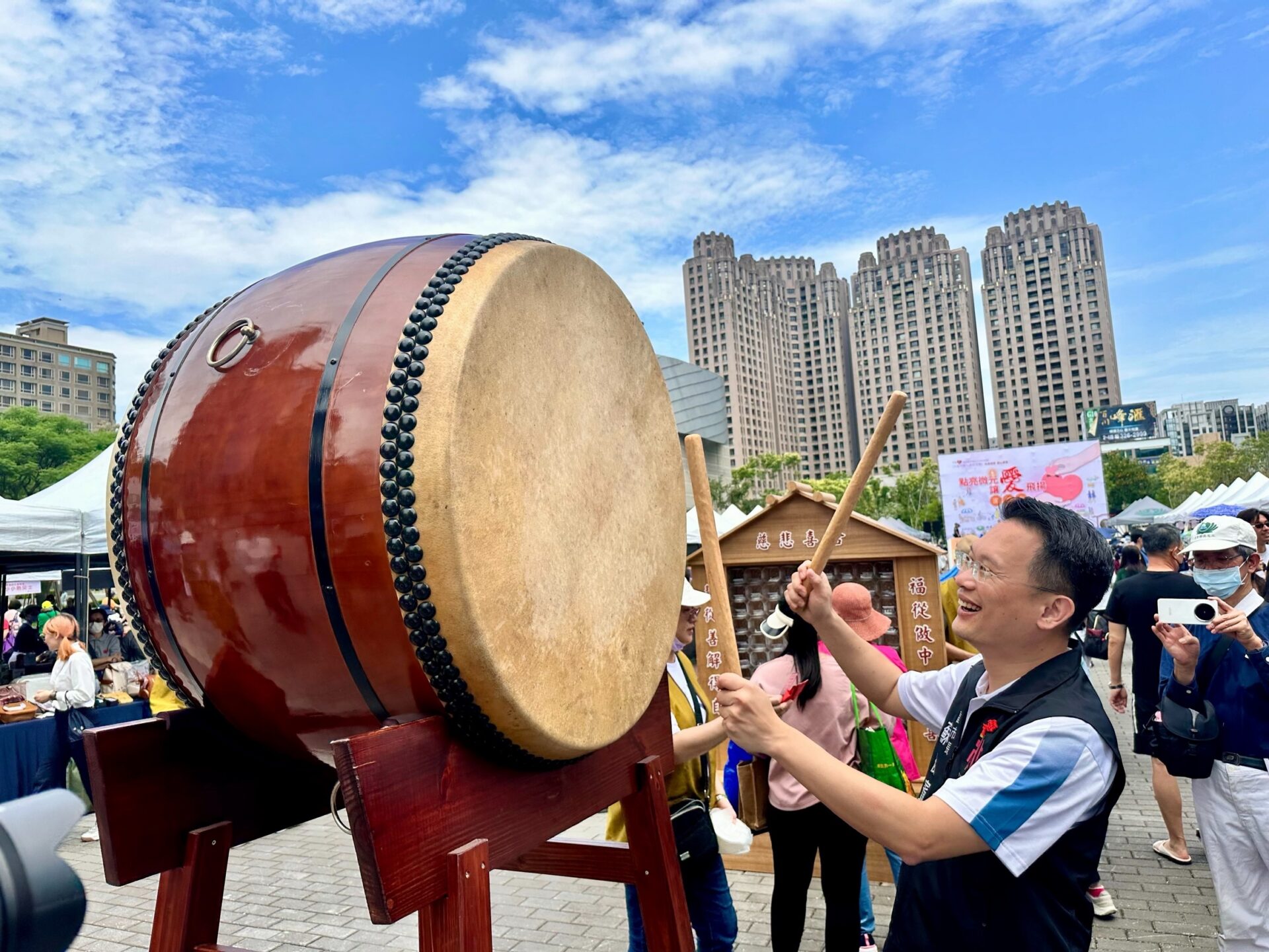 「點亮微光讓愛飛揚園遊會」登場 蘇俊賓肯定慈濟展現關懷精神