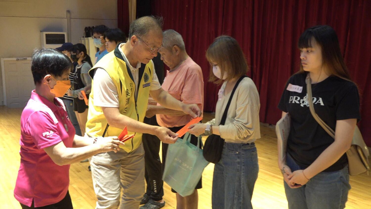 彰市頒發346萬教育補助金 助312名低收入戶子女安心就學 彰市頒發346萬教育補助金 助312名低收入戶子女安心就學