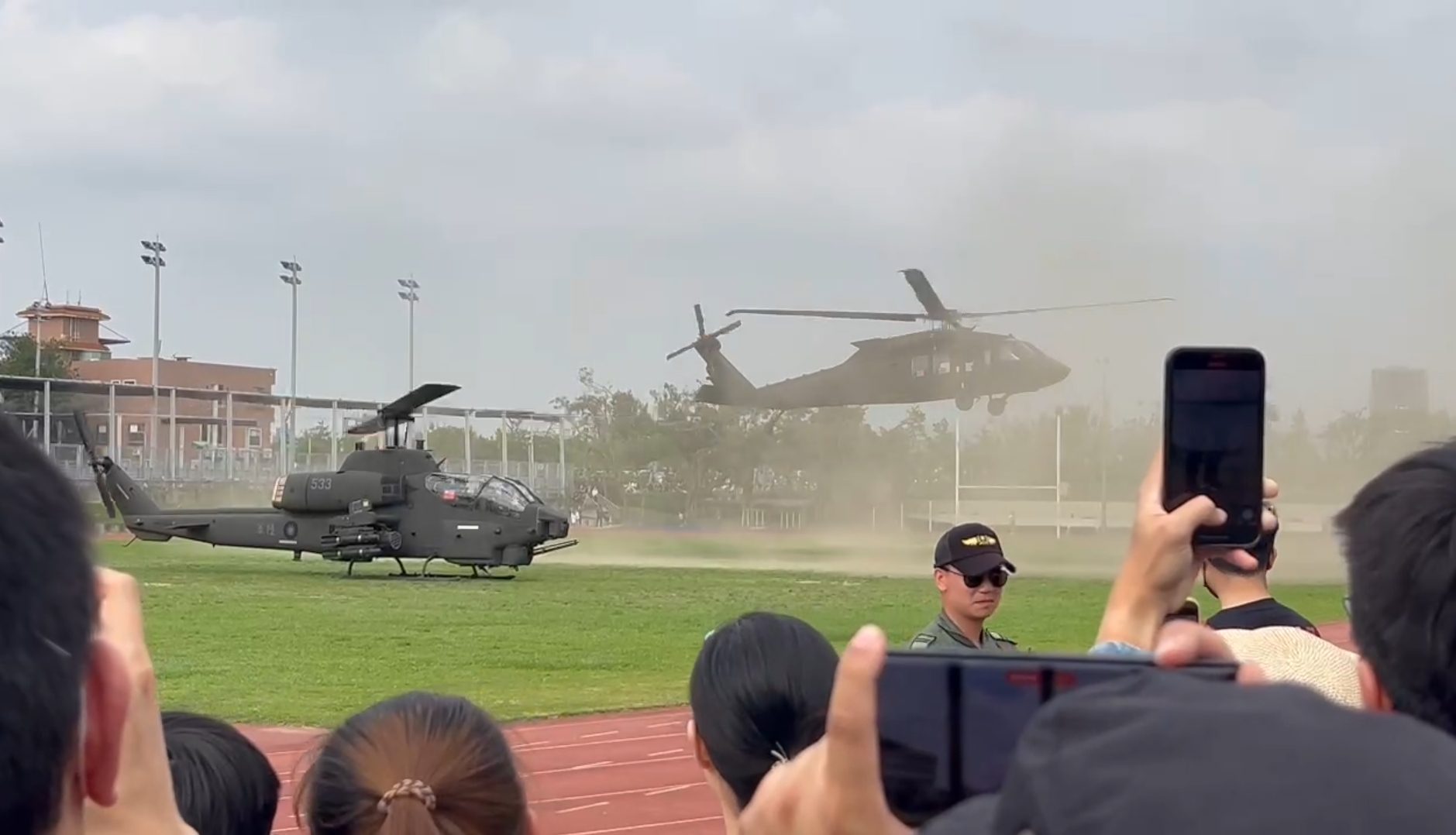 影/國防部結合模型賽 眼鏡蛇、黑鷹4/19-20空降逢甲大 影/國防部結合模型賽 眼鏡蛇、黑鷹4/19-20空降逢甲大