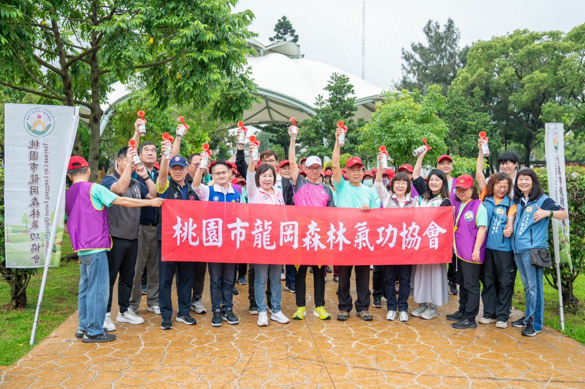 王明鉅帶隊龍岡森林公園萬步健走 籲民眾規律運動 王明鉅帶隊龍岡森林公園萬步健走 籲民眾規律運動