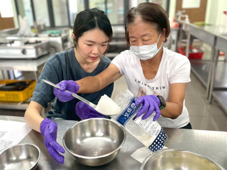 粽香傳愛迎端午！竹市視障生活重建包粽班開課　助視障者體驗端午傳統文化