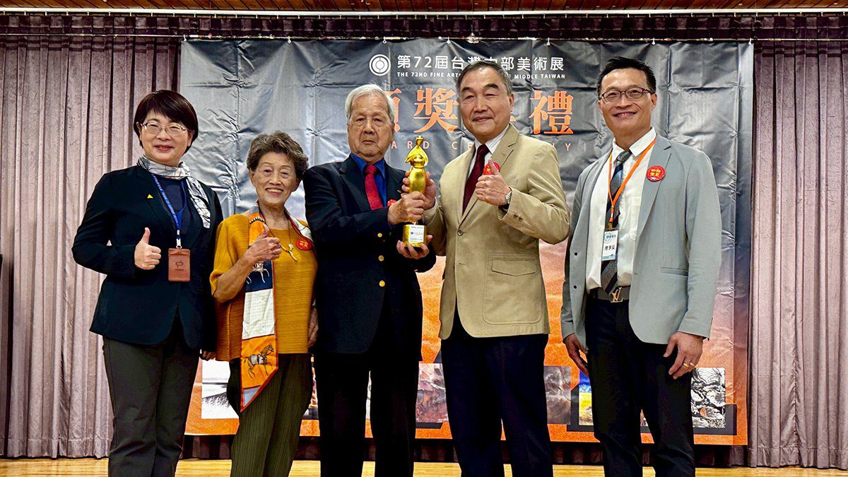 72屆中部美展盛大頒獎   奉獻中部美協38年倪朝龍獲頒特殊貢獻獎