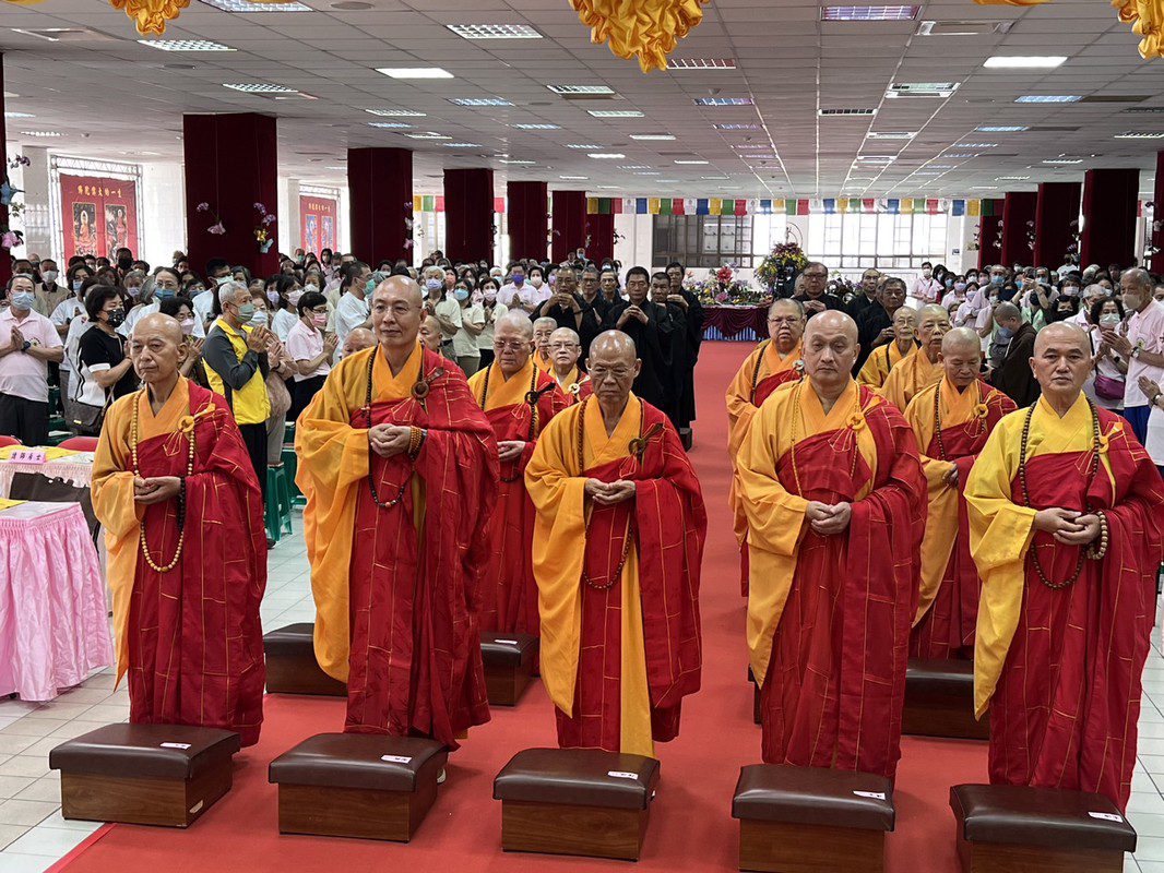 高雄市佛教會浴佛大典 五位市長熱門人選齊聚拚人氣 高雄市佛教會浴佛大典 五位市長熱門人選齊聚拚人氣