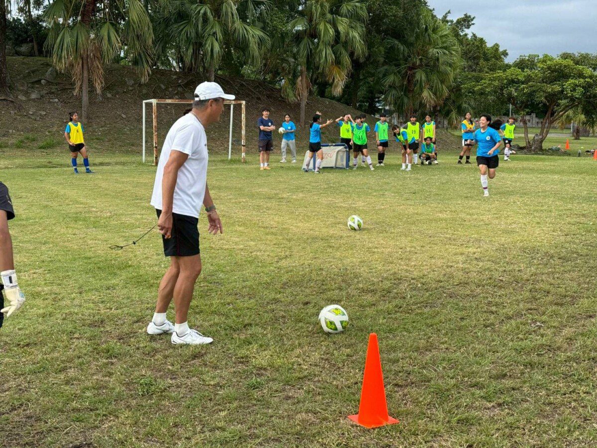 看好臺東足球發展潛力  前國家女子足球隊教練柳樂雅幸赴東大體中教球 看好臺東足球發展潛力  前國家女子足球隊教練柳樂雅幸赴東大體中教球