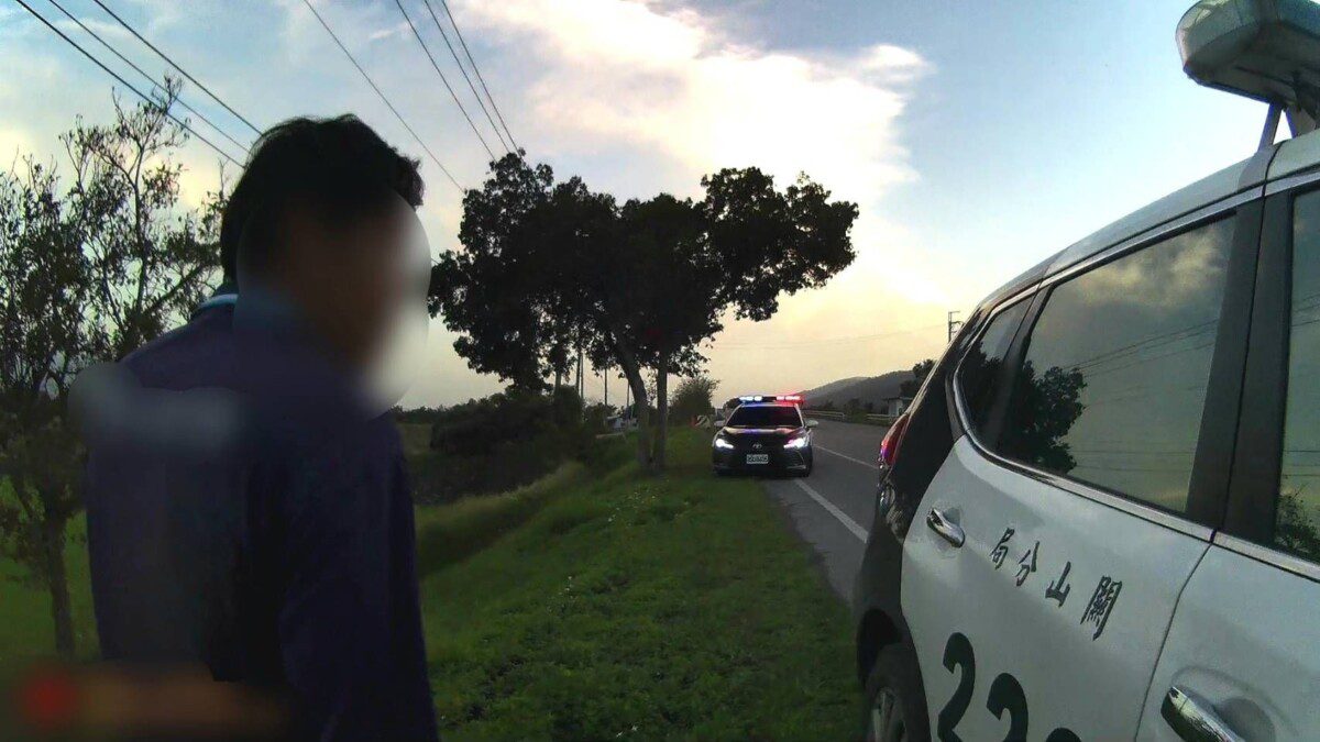 關警交通大執法眼尖警查獲「懸掛假車牌」 呼籲民眾切勿以身試法、因小失大 關警交通大執法眼尖警查獲「懸掛假車牌」 呼籲民眾切勿以身試法、因小失大